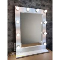 Белое гримерное зеркало с подсветкой на подставке 80х60