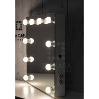 Безрамное гримерное зеркало 60х60 с подсветкой и розеткой