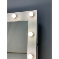 Белое настенные гримерное зеркало с подсветкой 75х75